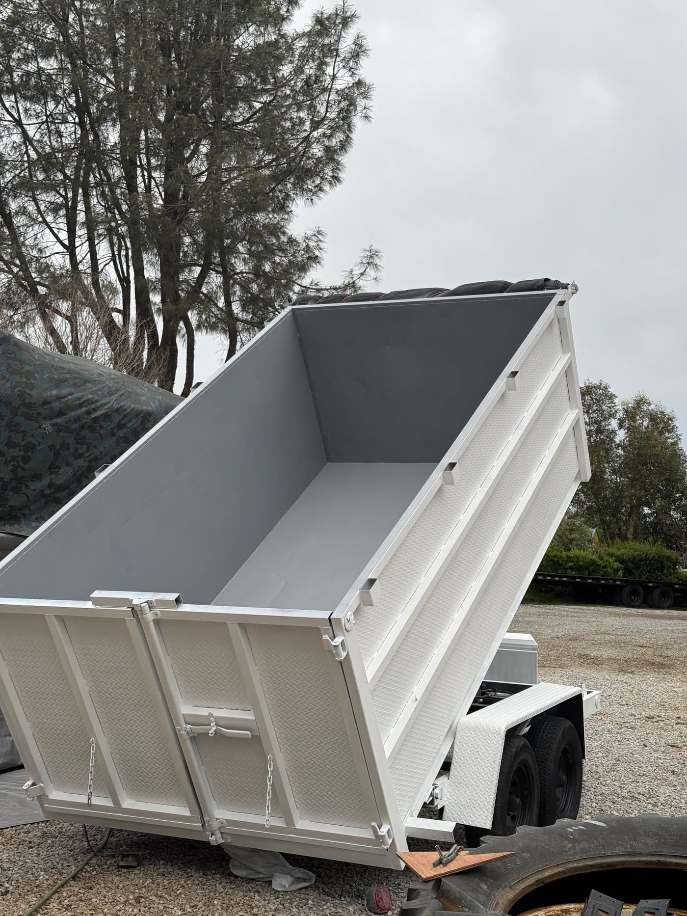 Junk removal and demolition in Mountain Gate, CA by Beckett Siteworx
