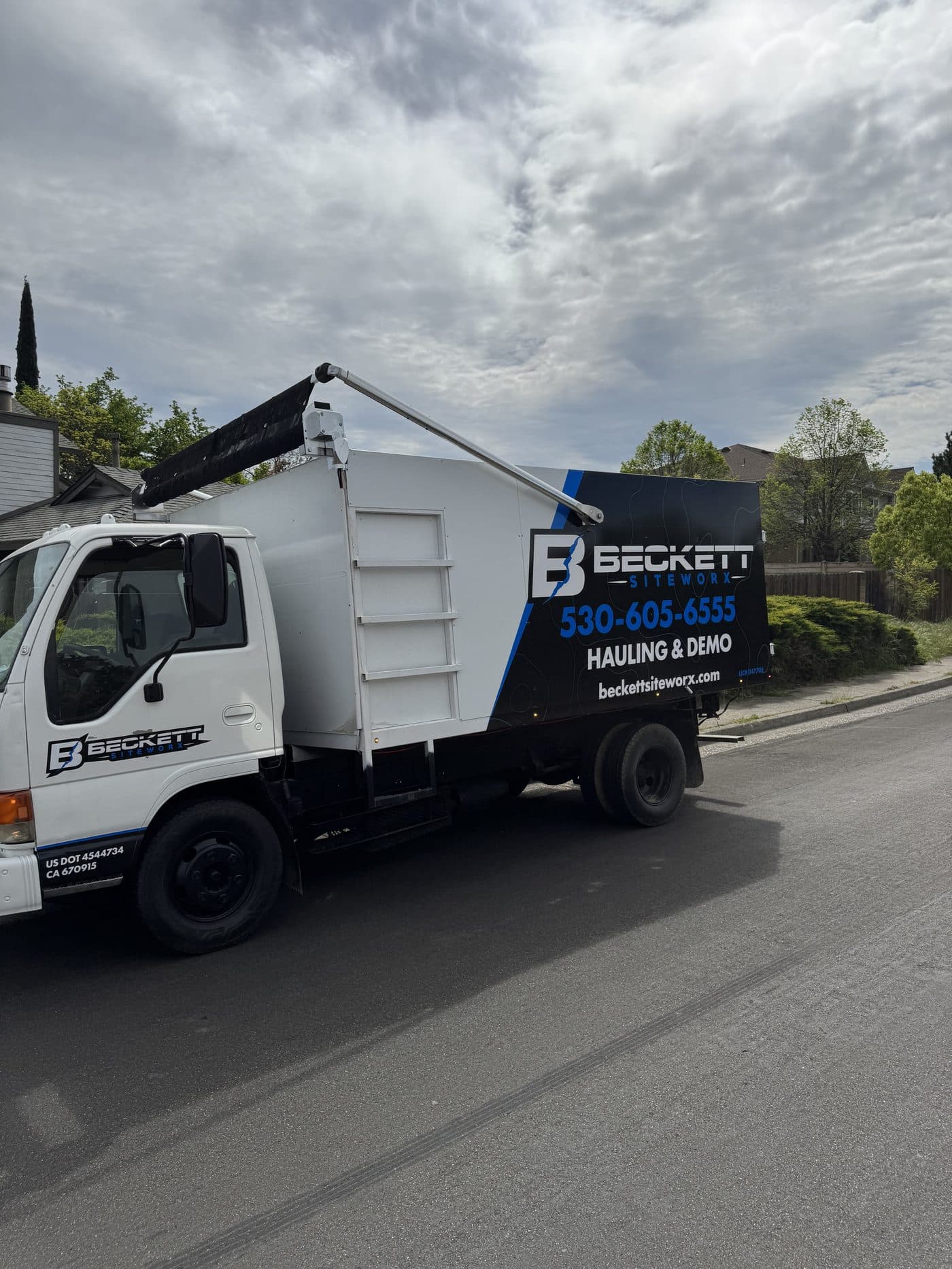 Beckett Siteworx junk removal truck on the job