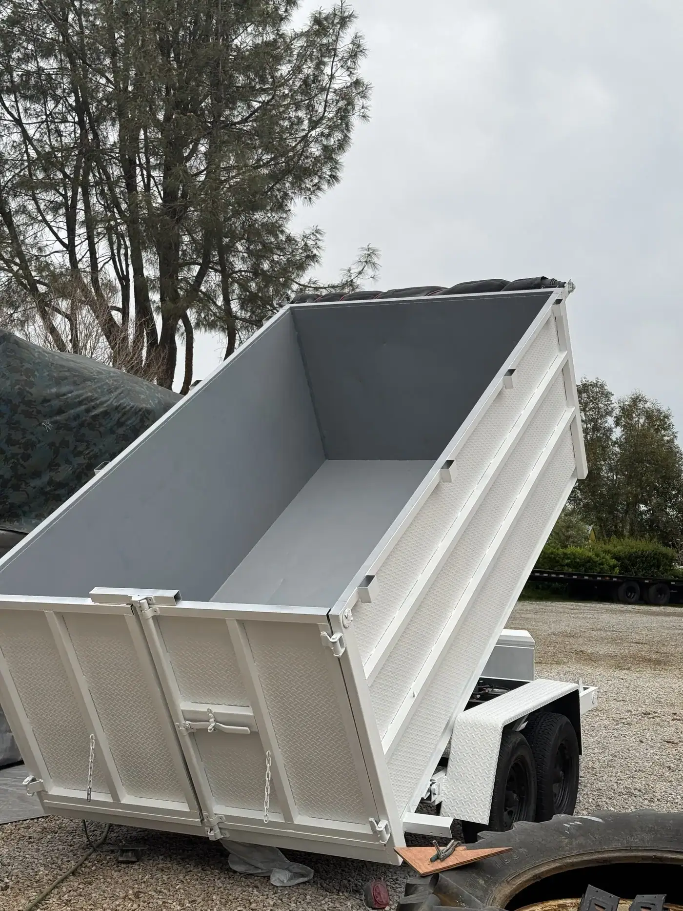 Junk removal and demolition in Mountain Gate, CA by Beckett Siteworx
